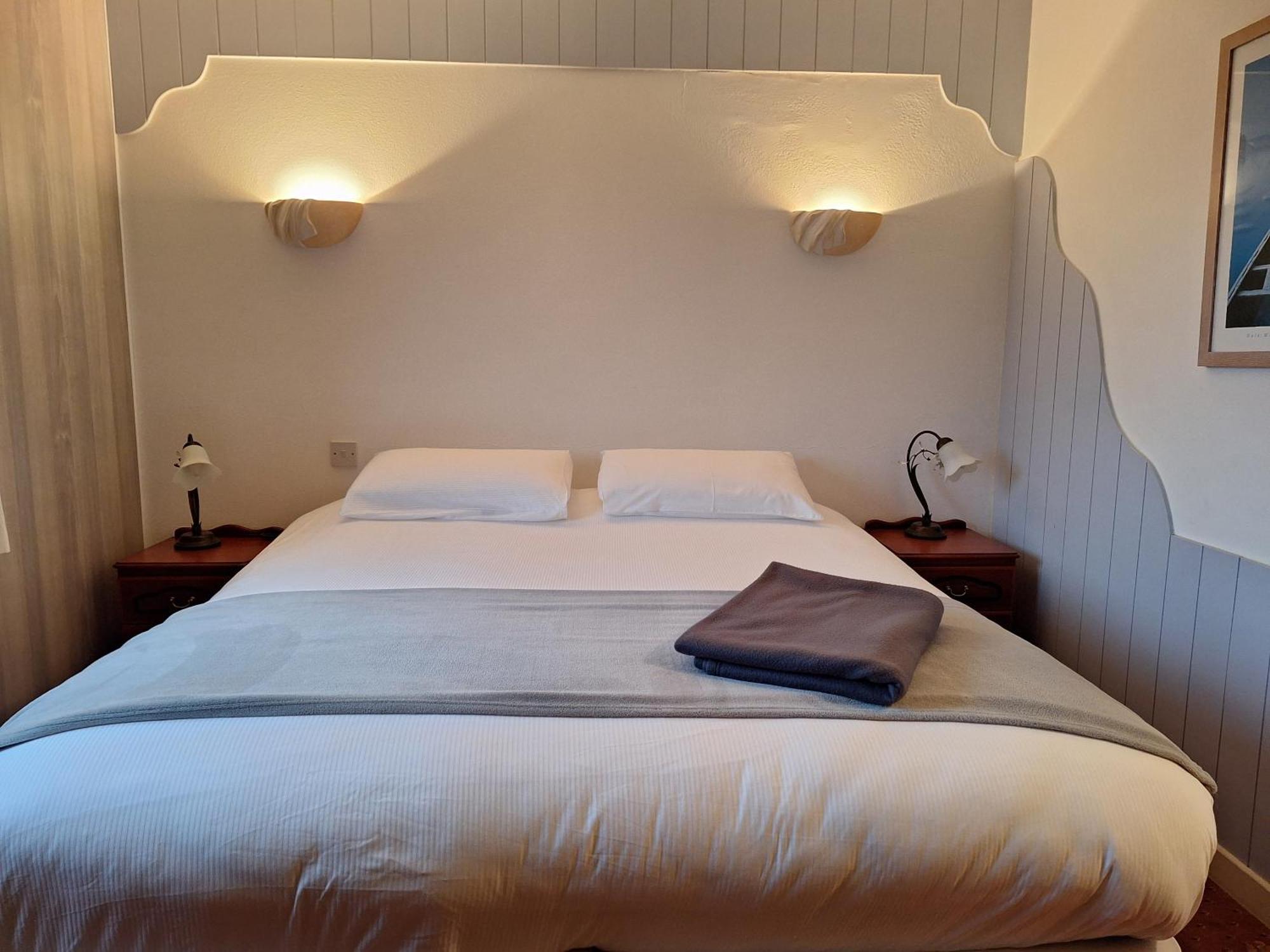 Corthna Lodge Schull Ngoại thất bức ảnh